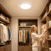 Lámpara de techo recargable, sin cables, funciona con pilas, con control remoto, sensor de movimiento, regulable, temporizador, luz de ducha de techo activada por movimiento para baño, despensa, pasillo, porche - Blanco - Ver 2