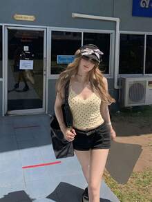 2026 女款無袖蕾絲飾邊針織細肩帶上衣，黑白波點修身 V 領上衣，休閒度假夏季黃色 - 黃色 - 查看 5