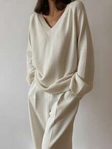 Sweater Pullover Leher V, Lembut dan Nyaman, Cocok untuk Pakaian Kantor dan Pelajar - Krem - View 5