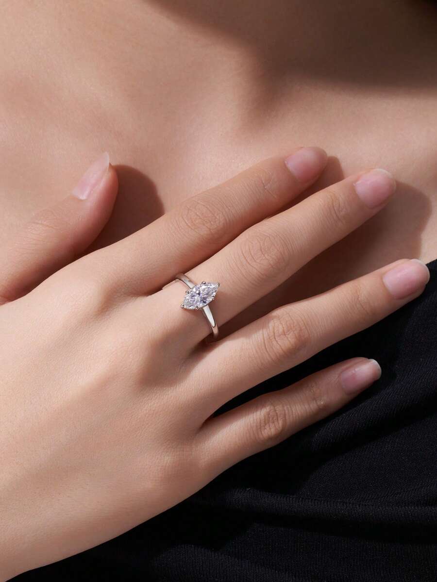 莫桑鑽女款戒指，925純銀鍍18K金，奢華小眾設計，情人節生日禮物送女友、妻子、媽媽，附禮盒與證書
