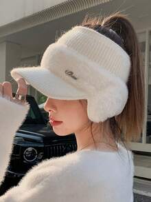 1 pieza Gorro de invierno con orejeras de peluche con letras para mujer - Gorro de peluche 3 en 1, diseño simple y cálido, adecuado para compras diarias, viajes de vacaciones, regalo perfecto - Protector de oídos - Ver 1