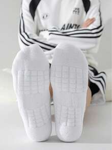 Kaos Kaki Olahraga Pria dengan Sol Terry, Kaos Kaki Pendek Musim Gugur/Dingin, Bernapas, Menyerap Keringat, Anti Selip, Warna Hitam dan Putih - Hitam dan Putih - View 3