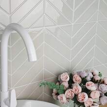 Beige Diagonal Textured Self-Adhesive Wall Tiles, Waterproof Oil-Proof Stain-Resistant Cuttable, Suitable For Kitchen Bathroom Home Decor, Rental-Friendly DIY Wall Renovation Stickers - V-shaped Tiles - View 7