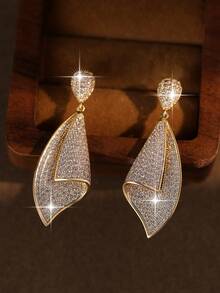 jealous young 1 Pair Shiny Full Zirconia Twisted Leaf Pendant Earrings, Geometric Curved Dangle Earrings, Elegant Bridal Wedding Party Statement Jewelry For Women - Yellow Gold - View 5