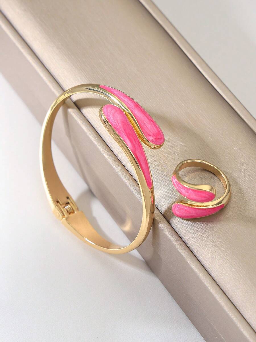 2pcs Set (Water Drop Bracelet And Water Drop Ring), Fashionable Open Symmetrical Rose Red Double Water Drop Shaped Cross Bracelet And European And American Fashion Geometric Water Drop Cross Vintage Gold Ring. Exquisite, Sweet And Elegant Style With Simple And Vintage Design. European And American Style, High-End Feel. Perfect For Daily, Work, Meetings, Parties, Romantic Dates, Photo Shoots, Business Negotiations Or Any Other Elegant Occasions, Beach, Seaside, Vacation Style, Summer Jewelry Set Combination