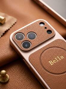 Étui de téléphone personnalisé en cuir synthétique à texture de litchi avec nom en feuille d'or, cadre électrolytique argenté, découpe complète de la caméra à grand trou, coque de protection antichoc, anti-chute, anti-rayures et anti-empreintes, convient pour iPhone 17 16 15 Pro Max, style luxe discret, étui de téléphone personnalisé avec lettres, cadeau pour femmes, hommes et travailleurs de bureau - Tabac - Voir 4