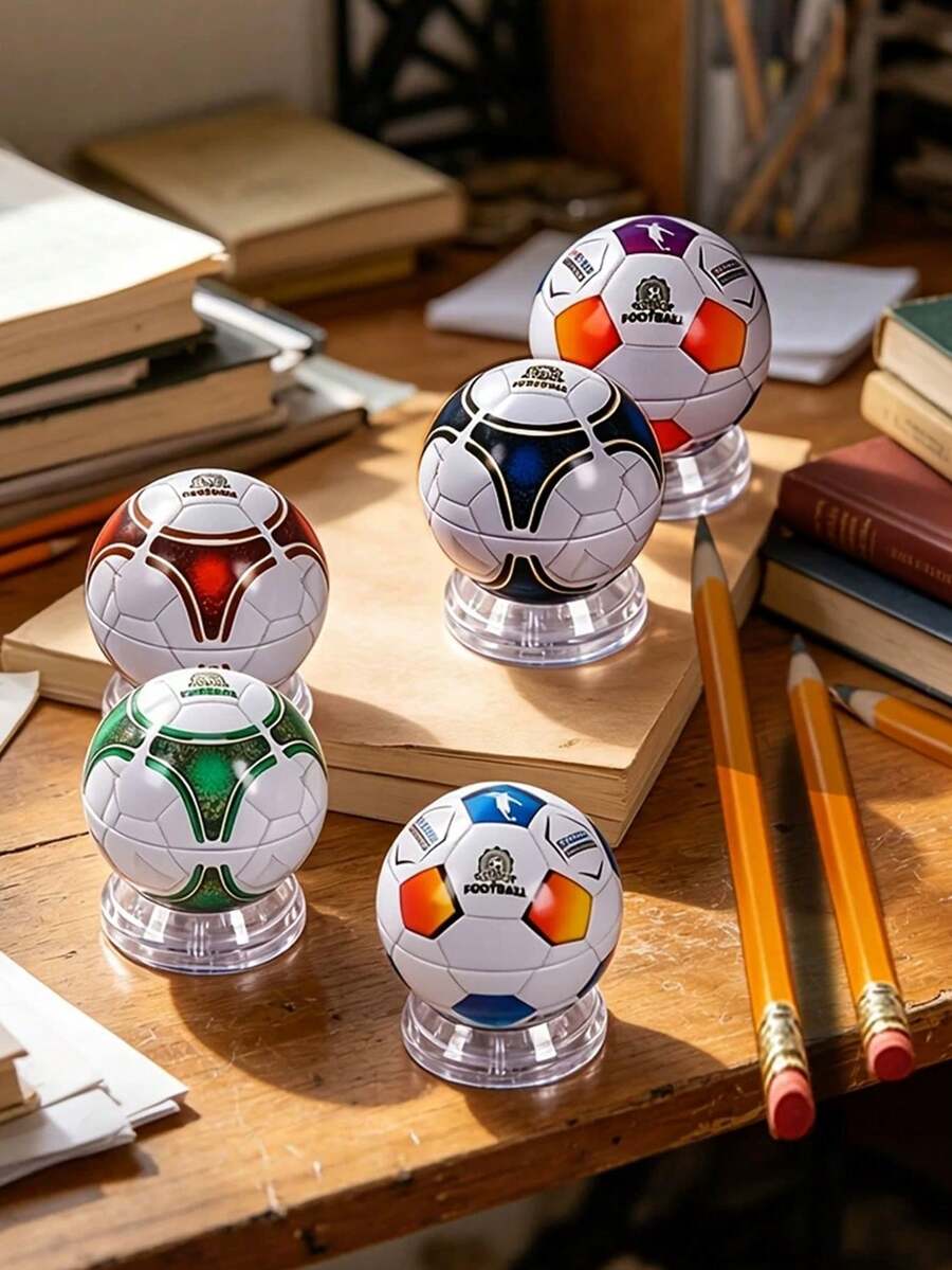 可愛足球造型手動鉛筆削筆器附蓋，3孔設計適用多種鉛筆尺寸，隨機配色非電動削筆器，輕巧便攜，適合教室與辦公室，居家文具必備，理想生日與開學禮物，教師禮物 - 新足球款 - 查看 1