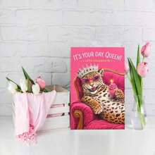 OBOVAY 1pc Cute Commemorative Card Designed Specifically For Women, Suitable For Special Occasions. The Card Features Cute Leopard Print Patterns, Crown, Fashionable Glasses And Other Elements. The Background Of The Card Is A Pink Sofa, Making It Perfect For Use As A Birthday Greeting Card. - A - View 7