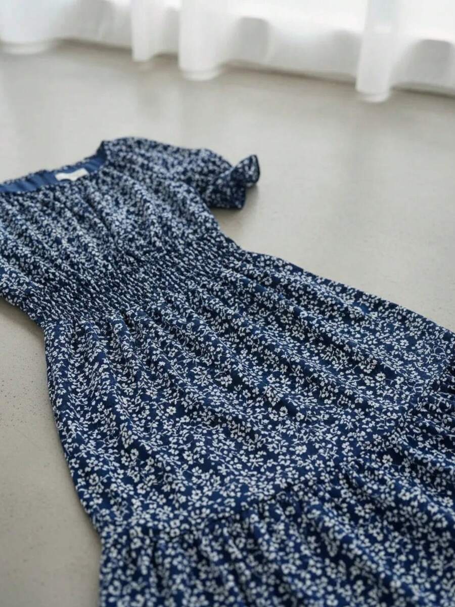 Women's Floral Print Dress, Comfortable And Stylish, Elegant Midi Length, Short Sleeve, Plus Size, Peasant Style, Princess Sleeve, Evangelical, Elasticated, Romantic - 查看 1