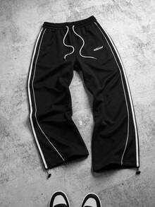 MAISONFOX Celana Jogger Pria Garis Samping Hitam, Tali Serut yang Dapat Diatur di Bagian Bawah, Potongan Lebar, Celana Streetwear 2-in-1 Gaya Parasut - Hitam - View 2