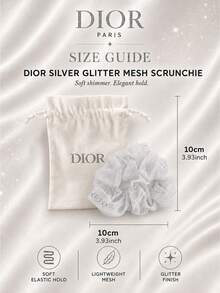 Dior 銀色亮片網紗髮圈 10cm，細亮片網紗搭配銀箔 Logo，高彈性不拉扯，適合日常髮型、派對造型與禮品 - 銀色 - 查看 9