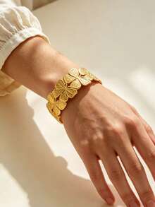VceTd 1pc French Vintage Style Butterfly Open Design Stainless Steel Women's Bracelet, Suitable For Daily Commute, Vacation Wear Or Holiday Gift For Mother - Yellow Gold - View 3
