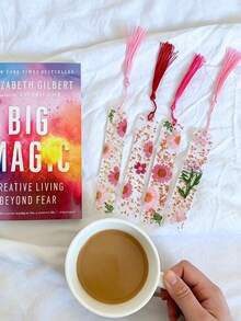 Marcapáginas de acrílico con flores, marcapáginas transparentes de colores con borlas, marcapáginas de flores lindas, adecuados para mujeres, maestros, estudiantes, amantes de los libros, 4 estilos, regalos literarios para ratones de biblioteca, accesorios para leer libros, regalos de vuelta a la escuela (color y estilo aleatorios) - A - Ver 4
