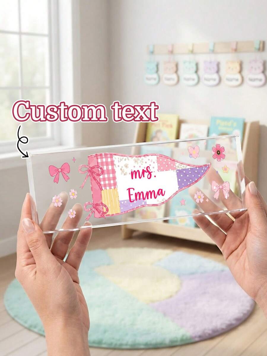 1pc Customized Text Colorblock Plaid Triangle Flag Teacher Desk Nameplate, Personalized Pink Transparent Acrylic Self-Standing Desktop Ornament, Sweet Girly Style Office Desk Decor, Teacher Appreciation Gift, Back To School, Year-End Sign, Retirement Keepsake - Multicolor - View 1