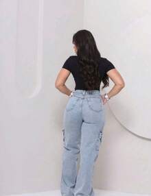 Calça Jeans Cargo Feminina Wide Leg Cintura Alta Lavagem Azul Clara Bolsos Laterais - Azul - Visão 4