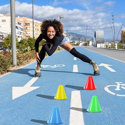 14PCS Colorful Training Cones Stackable Base Agility Speed Training Equipment Indoor And Outdoor Football Basketball Skating Durable Plastic 5 Colors Assorted Sports Markers Random Colors,Soccer Training Equipment,Playground Prep,Workout Equipment