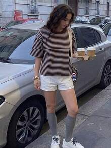 女款休閒條紋短袖T恤，寬鬆圓領上衣，適合日常穿著，夏季服飾的完美選擇 - 咖啡棕 - 查看 7