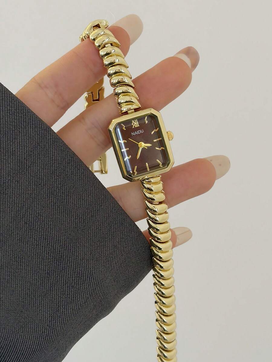 This Fashionable Women's Wristwatch Features A Rectangular Dial Design, Exquisite And Elegant, Perfect For Commuting - Gold - View 1