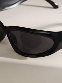 1 Pair Black Rim Design Small Frame Fashion Glasses, Featuring Y2K Style Avant-Garde Design; Narrow Frame Design, Highly Futuristic. These Glasses Are Perfect For Street Style Enthusiasts And An Ideal Choice For Fashion-Forward Men. - Black - View 4
