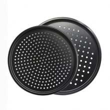 Set de 2 Bandejas de Hornear Pizza de Acero Perforada Tamaño 29 cm y 33 5 cm Juego de Bandejas Perforadas para Pizza Antiadherentes Resistentes al Calor Ideales para Horno Casero Restaurante Pizzeria Cocinar Hornear Pizza Pan Galletas y Otros Productos de Reposteria - Juego de 2 /33,5cm+29cm+Guante - Ver 2