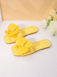 1 Pair Girls' Yellow Floral Decor Sandals, Non-Slip Wear-Resistant Square Toe Low-Top Open-Toe Flat Bottom, Fresh Sweet Style, Suitable For Spring/Summer Beach, Outdoor, Home - Yellow - View 2