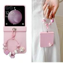 keshengtai Casing Ponsel Warna Permen dengan Pelindung Engsel, Dilengkapi dengan Tali Pergelangan Tangan Bermotif Houndstooth, Pelindung Belakang PC Keras, Kompatibel dengan Galaxy Z Flip8, Z, Z Flip7FE, Z Flip6, Z Flip5 - Berwarna merah muda - View 3