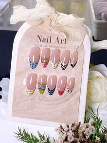 10 Peças de Unhas Postiças Feitas à Mão em Formato de Amêndoa – Pontas Francesas Azul & Brancas com Arte de Linha 3D Dourada & Acentos de Contas Douradas. Conjunto de Unhas Elegante, Luxuoso e Reutilizável Perfeito para Uso Diário, Encontros, Festas, Férias e Presentes Estilosos para Mulheres. - Multicolorido - Visão 6