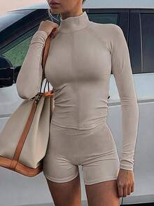 Conjunto deportivo casual de 2 piezas para mujer, top de manga larga con cuello alto, orificios para el pulgar y ajuste ceñido, shorts de cintura alta con control de abdomen y levantamiento - Albaricoque - Ver 5