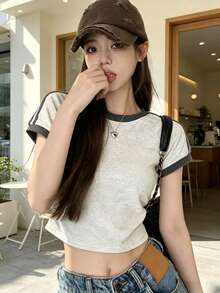 1件女款拼色圓領短袖T恤，夏季修身顯身材上衣，性感風短版上衣 - 灰色 - 查看 1