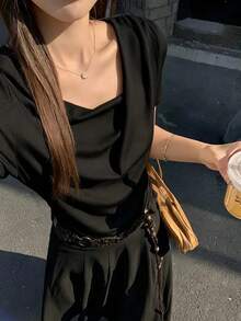 女款針織短袖純色上衣，不對稱百褶胸前設計，標準版型，光滑透氣，秋季時尚單品，黑色夏季款 - 黑色 - 查看 13
