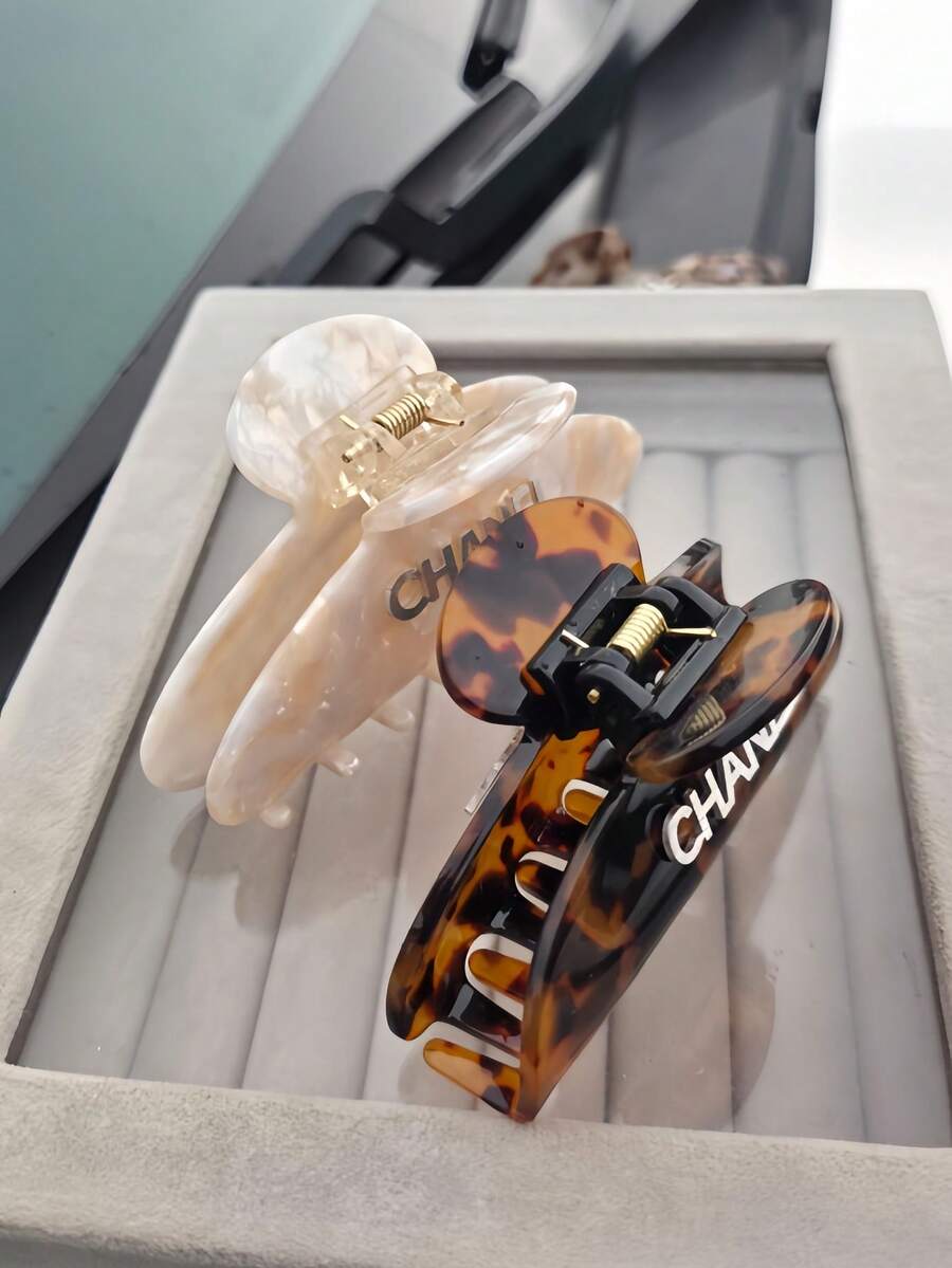 1pc New Fashion Inlaid Brushed Texture Letter Women's Exquisite Hair Claw, Daily Gift - Leopard Print - View 1