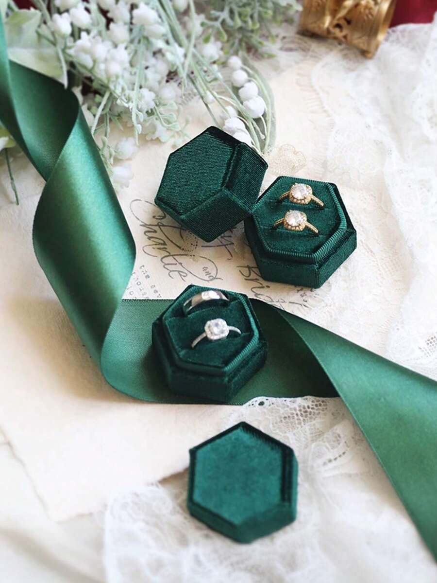 Valentine's Day White Hexagonal Velvet Vintage Wedding Proposal Ring Box, Single Ring/Pair Ring Holder, High-End Mori Style Wedding Exchange - Multicolor - View 1