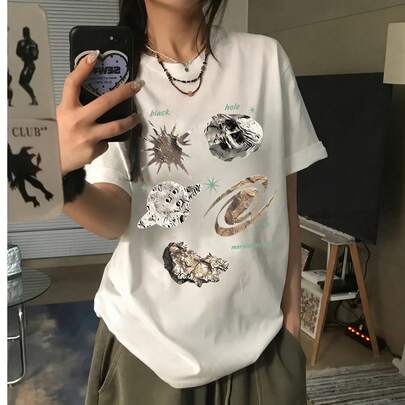 カジュアルなレディースドロップショルダー抽象柄プリントTシャツ、半袖ラウンドネックニットTシャツ、やや伸縮性あり、夏の装いやストリートスタイルに最適