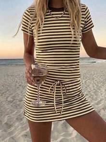 Ensemble 2 pièces rayé rose & marron pour femmes Vaiaye, T-shirt à manches courtes col rond & mini-jupe à cordon de serrage, tenue décontractée Y2K, top de vacances d'été à la plage, Vacationcore - rayures jaune-brun - Voir 4