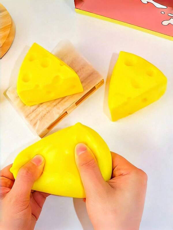1 pieza Juguete de Queso Triangular para Apretar, Juguete de Alivio de Estrés de Rebote Lento, Calma el Estado de Ánimo, Regalo de Vacaciones/Cumpleaños, Esencial de Viaje, Esencial de Vacaciones, Regalo para Novio/Novia Adultos