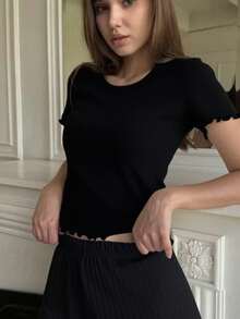 女士时尚提花荷叶边短袖短裤两件套睡衣套装，夏季休闲简约圆领家居服 - 黑色 - 查看 2