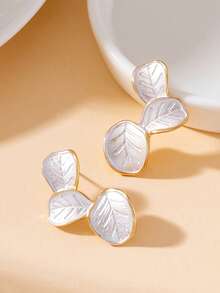 1 Pair Unique Niche Summer New Bohemian Style Soft White Textured Layered Leaf-Shaped Women's Stud Earrings - White - View 4