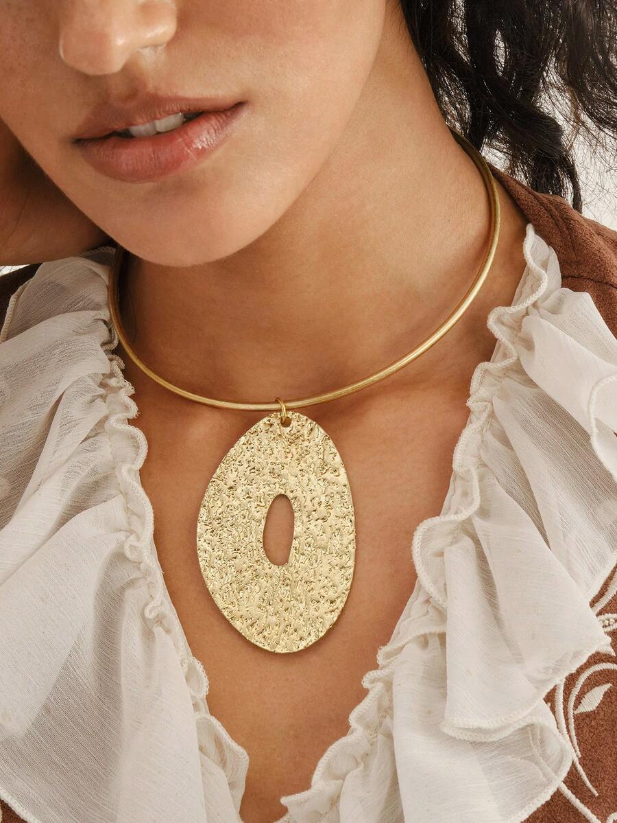 Nocturel 1pc Oval-Shaped Gold Pendant Necklace (Women) - Gold - View 1