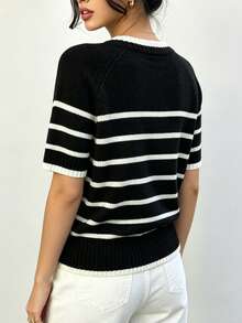 Suéter de punto acanalado a rayas de manga corta estilo preppy para mujer, elasticidad media, longitud regular, adecuado para usar en otoño - Multicolor - Ver 2