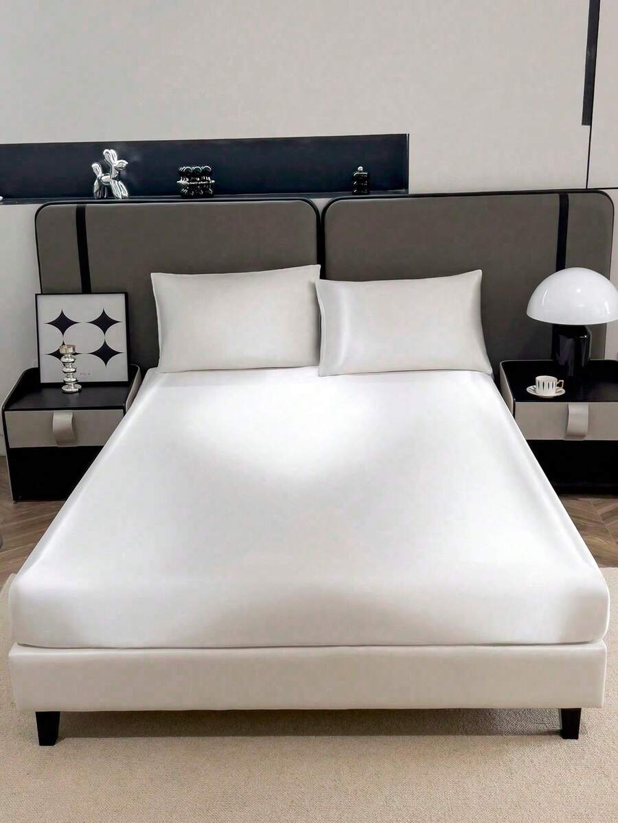 3件套白色缎面床笠套装,包含1个床笠和2个枕套(不含枕芯),现代柔软床上用品套装,适合居家使用,床笠深度可达11.8英寸,缎面枕套柔软透气,抗皱,提升睡眠质量,奢华酒店风格,是送给父母、朋友、宿舍床上用品或开学季的理想礼物。 - 白色 - 查看 1
