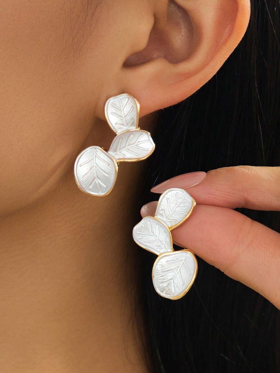 1 Pair Unique Niche Summer New Bohemian Style Soft White Textured Layered Leaf-Shaped Women's Stud Earrings - White - View 1