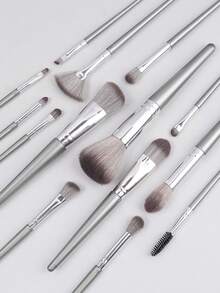 Random 2/4/7pcs First Sight Makeup Brushes Soft Bristle Eyeshadow Brush Powder Brush Blush Brush Foundation Brush Makeup Tools - Silver - View 6