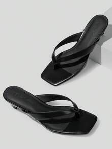 Athlefit Women Square Toe Kitten Heel Flip Flops Comfort Slip On Low Heel Summer Thong Heeled Sandals - 黑色 - 查看 2