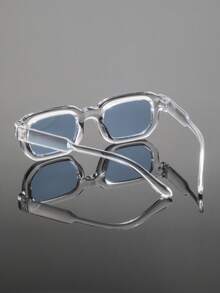 زوج واحد من نظارات شمسية رجالية شفافة بإطار مستطيل سميك، حماية من الأشعة فوق البنفسجية، نظارات شمسية بسيطة نظيفة متعددة الاستخدامات، مناسبة للارتداء اليومي والكاجوال والتنقل والعطلات - إطار شفاف بعدسات زرقاء - مشاهدة 5