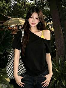 1件女款針織露肩短袖T恤，單肩上衣，適合夏季日常穿著 - 黑色 - 查看 3