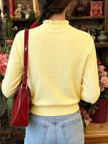 Sweater Rajut Wanita Warna Krem Kuning dengan Kerah Bergelombang, Motif Polkadot, Kancing Manset Emas, Model Pas Badan, Cocok untuk Perjalanan Sehari-hari dan Pakaian Jalanan Musim Gugur/Dingin - Kuning - View 6