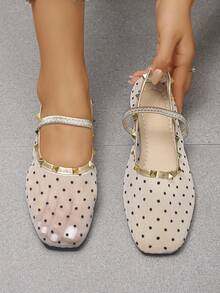 Sepasang Sepatu Flat Mary Jane Wanita Motif Polka Dot Jala Bernapas dengan Paku Keling, Cocok untuk Liburan/Perjalanan/Kencan/Pakaian di Rumah - Putih - View 3