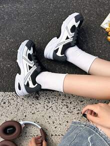 Sodalemon 新款女款休閒運動鞋 學院風厚底運動鞋 白色情侶款圓頭綁帶網布雙色透氣百搭深口時尚印花塗鴉大學風學生鞋 戶外徒步休閒通勤跑步鞋 尺碼偏小 - 黑色 - 查看 6