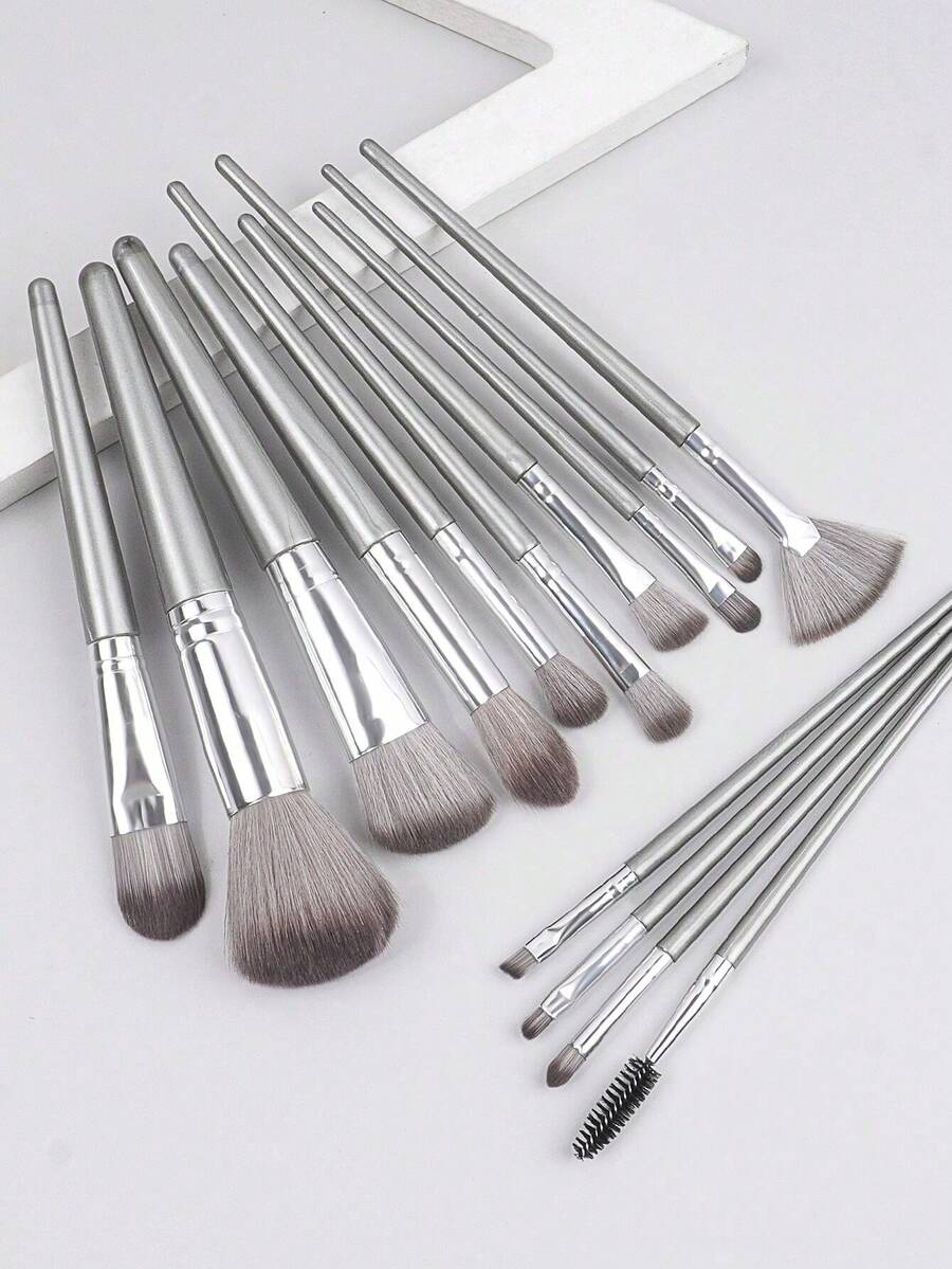 Random 2/4/7pcs First Sight Makeup Brushes Soft Bristle Eyeshadow Brush Powder Brush Blush Brush Foundation Brush Makeup Tools - Silver - View 1