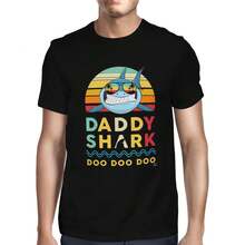 Camiseta Gráfica Divertida para Hombre Daddy Shark Doo Doo, Camiseta de Dibujos Animados Alegre y Familiar - Negro - Ver 1